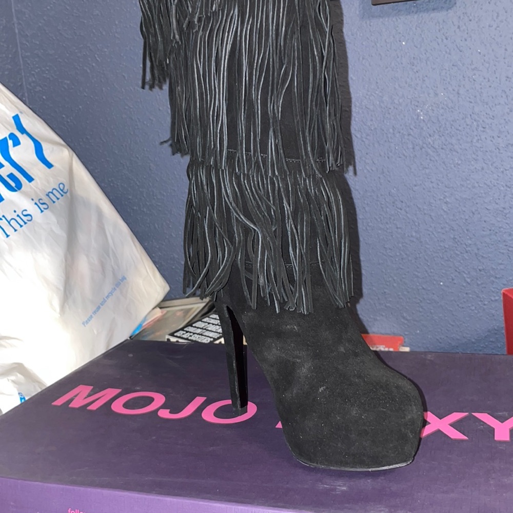 Brand new mojo Moxy fringe boots